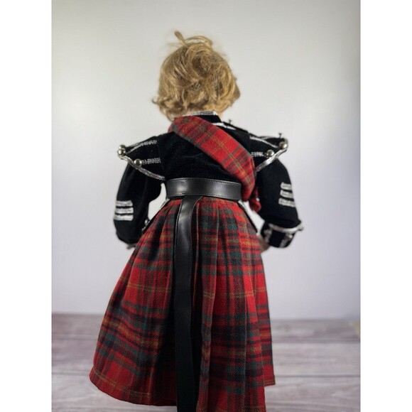 William Tung TUSS Series 22" Porcelain Doll Scottish Outfit Heterochromia Rare - Picture 4 of 13